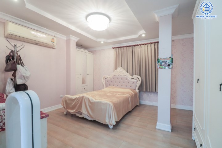 *****บ้านเดี่ยวมือสองนนทบุรี ทำเลโซนเมือง! แบรนด์ แสนสิริ* ม.บุราสิริ สนามบินน้ำ บ้านต่อเติมพร้อมอยู่ บนเนื้อที่ 112 ตร.ว. ฟังก์ชั่น 7 ห้องนอน 7 ห้องน้ำ 4 ที่จอด ภายในกว้างขวางเแบ่งเป็นสัดส่วน แถมฟรี !! เครื่องปรับอากาศ 10 เครื่อง, เครื่องทำน้ำอุ่น 5 เครื่อง บิ้วท์อินท์จัดเต็มทั้งหลัง! บนสุดยอดทำเลทอง ใกล้เซ็นทรัลรัตนาธิเบศร์ และ MRT สายสีม่วง "สถานีแยกนนทบุรี1"